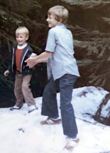 Dave Eaton family~ 1972c, Kelly & Tim making snowballs